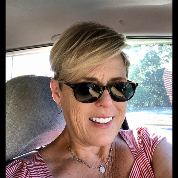 Meet your Posher, Becky - Picture 1 of 2